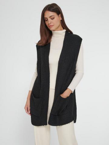 Вязаная жилетка