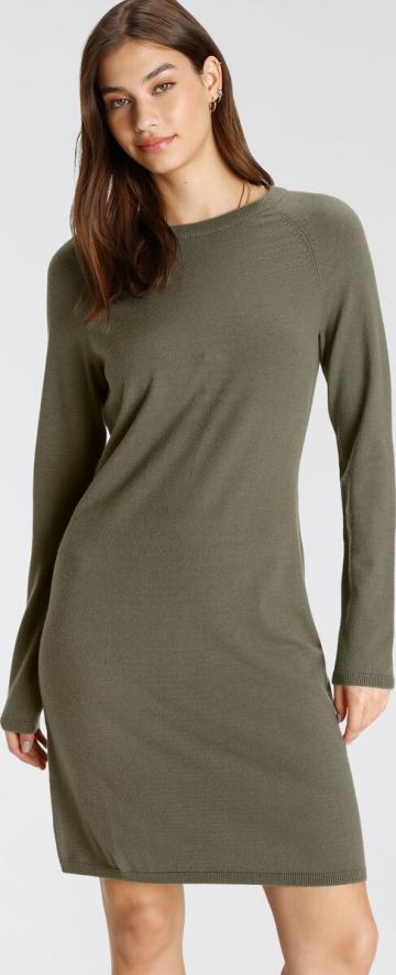 Вязаное платье