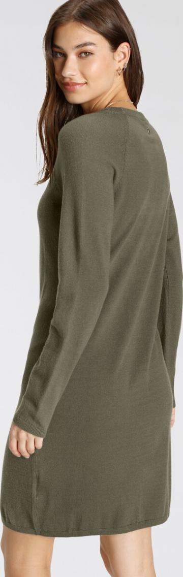 Вязаное платье