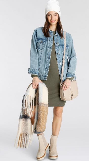 Вязаное платье