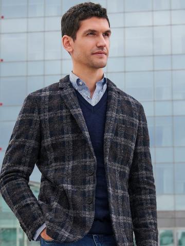 Пуловер с вырезом V