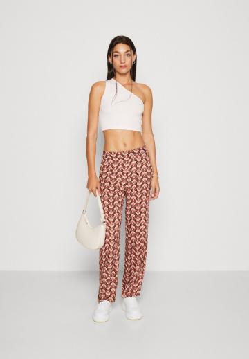 Топ без бретелек