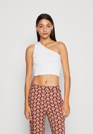 Топ без бретелек