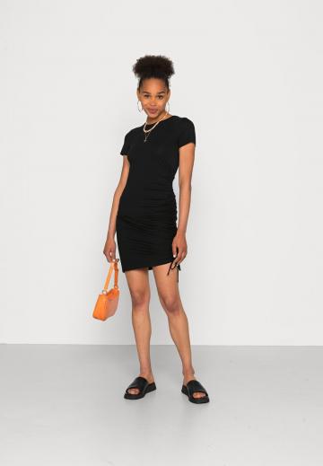 Платье футляр