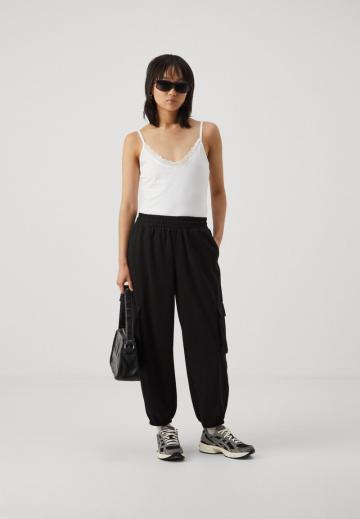 Топ на бретельках