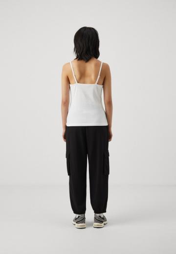 Топ на бретельках