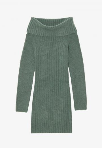 Вязаное платье