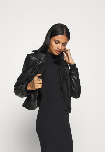 Платье футляр