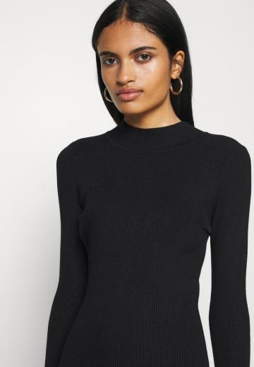 Платье футляр