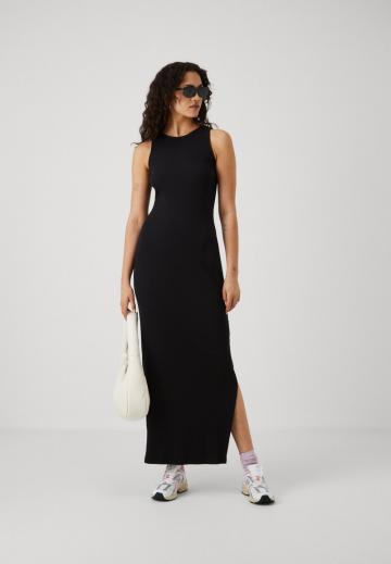 Вязаное платье