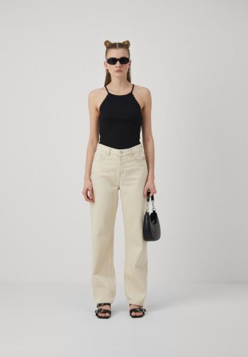 Топ на бретельках