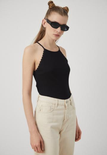 Топ на бретельках