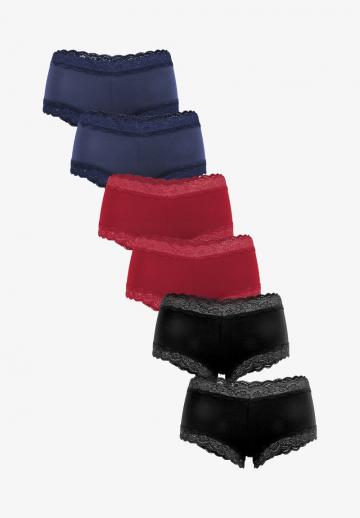 Трусы на бедрах