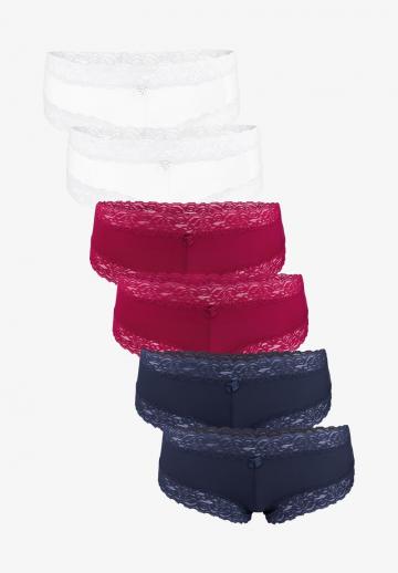 Трусы на бедрах