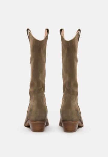 Ковбойские сапожки