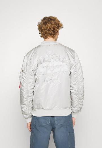 Куртка бомбер