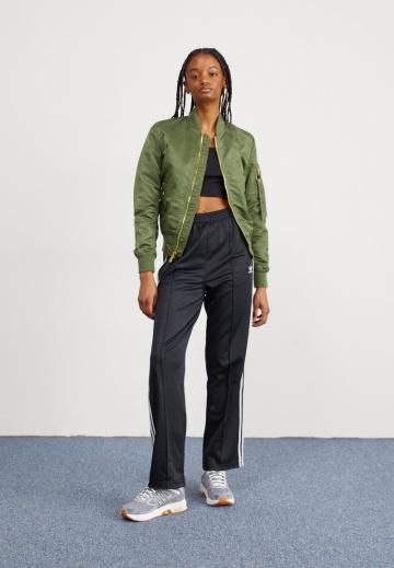 Куртка с накладнымит карманами