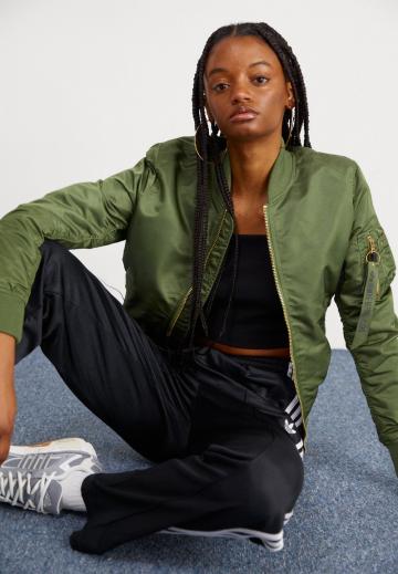 Куртка с накладнымит карманами