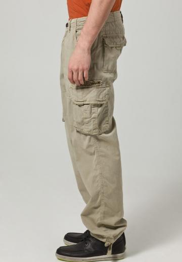 Брюки с накладными карманами