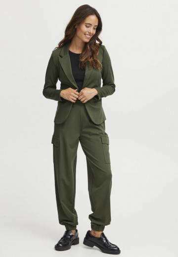 Брюки с накладными карманами