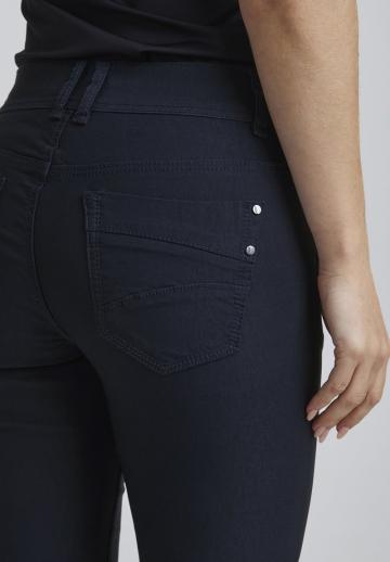 Узкие джинсы