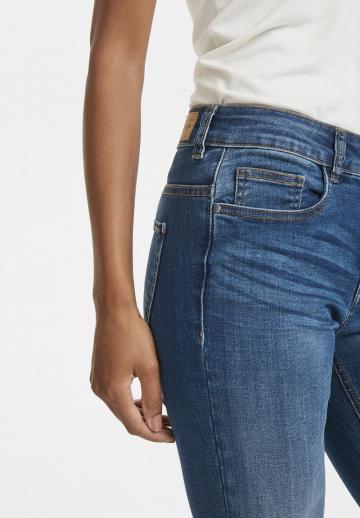 Узкие джинсы