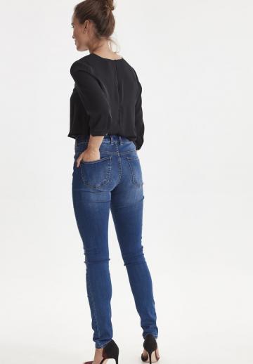 Узкие джинсы