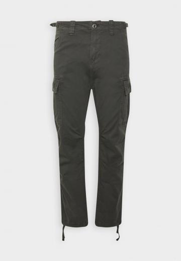 Брюки с накладными карманами