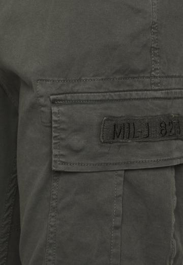 Брюки с накладными карманами