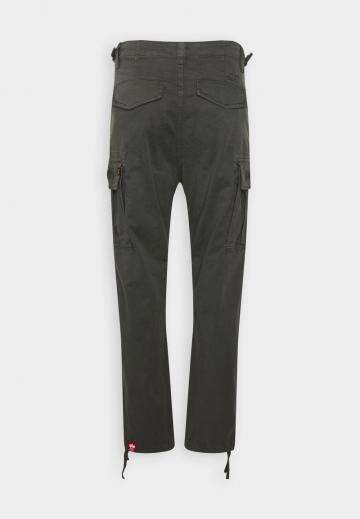 Брюки с накладными карманами