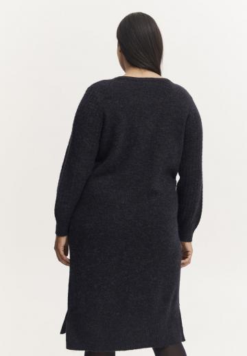 Вязаное платье