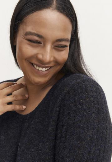 Вязаное платье