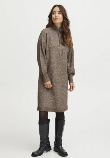 Вязаное платье