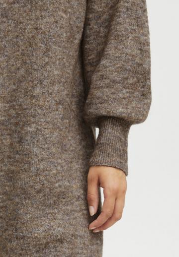 Вязаное платье