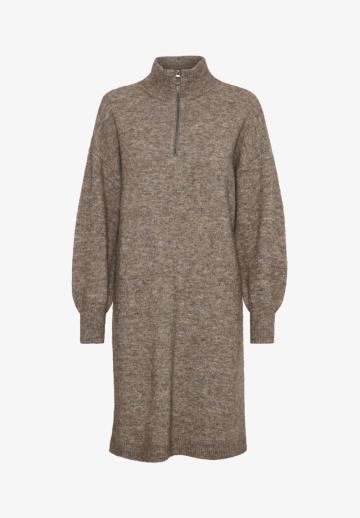 Вязаное платье