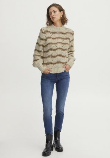Пуловер в полоску