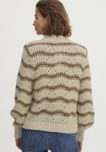 Пуловер в полоску