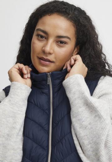 Длинный жилет