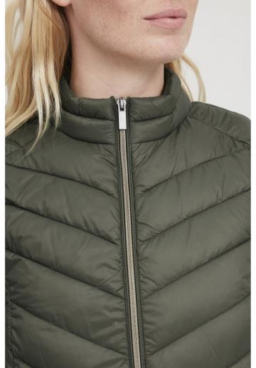 Длинный жилет