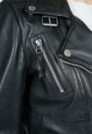 Короткая куртка