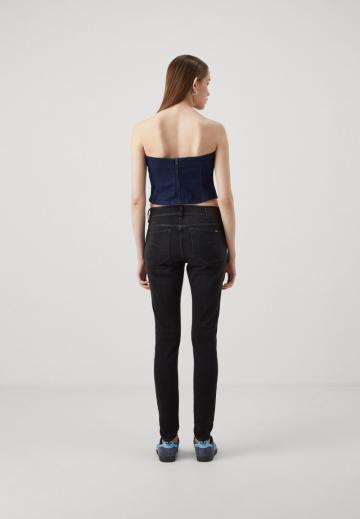 Узкие джинсы