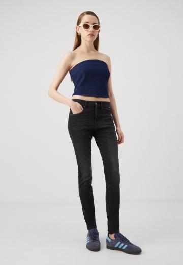 Узкие джинсы