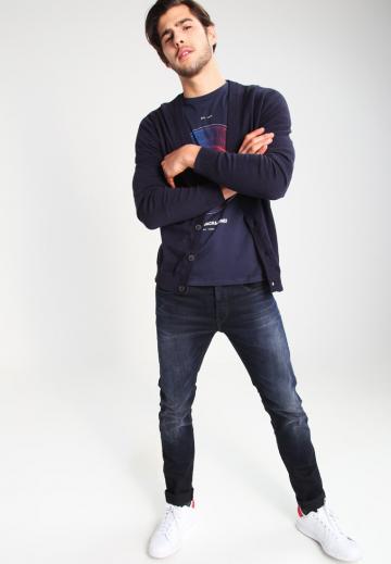 Узкие джинсы