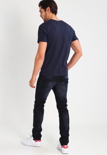 Узкие джинсы