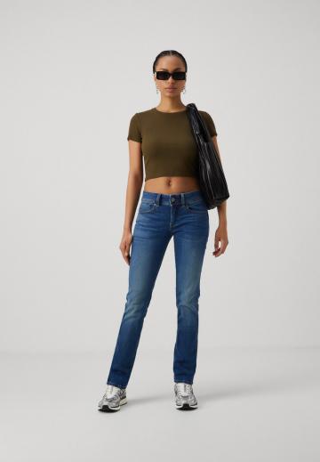 Прямые джинсы