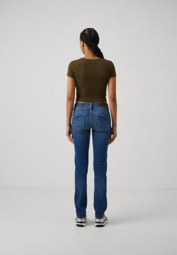 Прямые джинсы