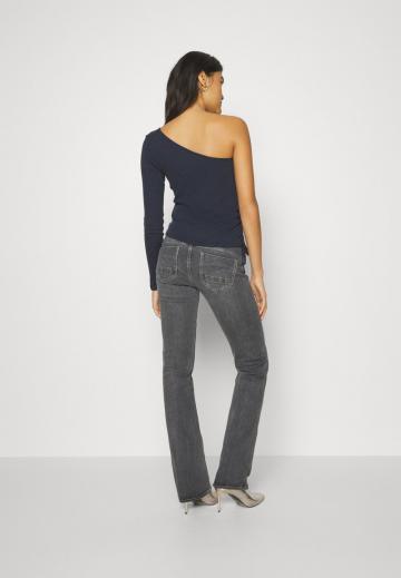 Клешеные брюки