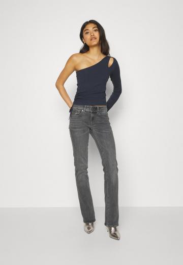 Клешеные брюки