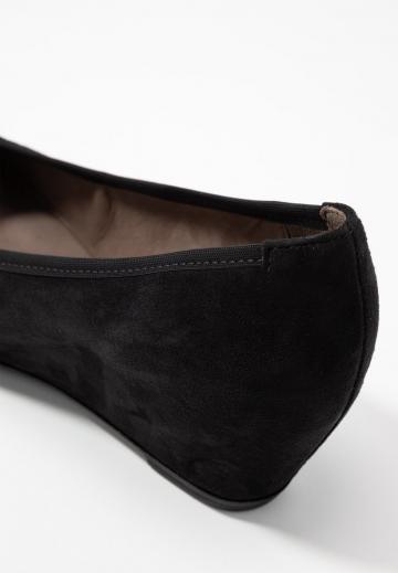 Туфли на танкетке