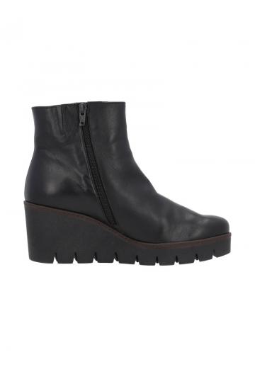 Сапожки на танкетке